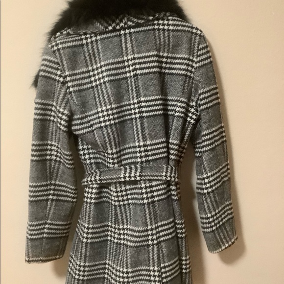 NEW Coat from GUESS XL size Premium Quality Coat with Gorgeous Fur - Picture 5 of 7
